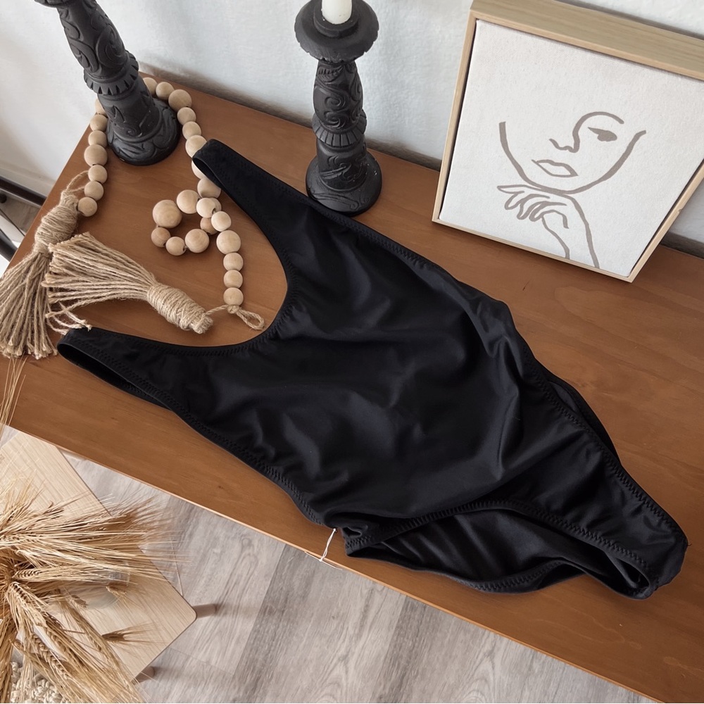 BASIC LOW BACK ONE PIECE BLACK SWIMSUIT